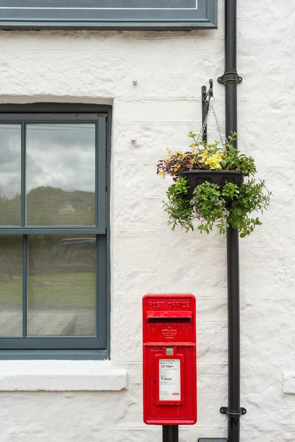 The Kilchrenan Inn Exterior photo